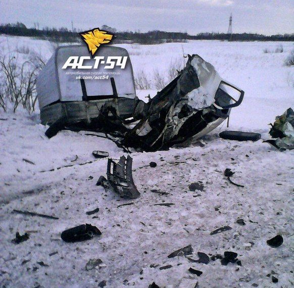 «ГАЗель» разорвало пополам в ДТП под Новосибирском