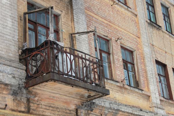 Почти трем тысячам жителей аварийного фонда НСО власти пообещали новоселье в 2015 году