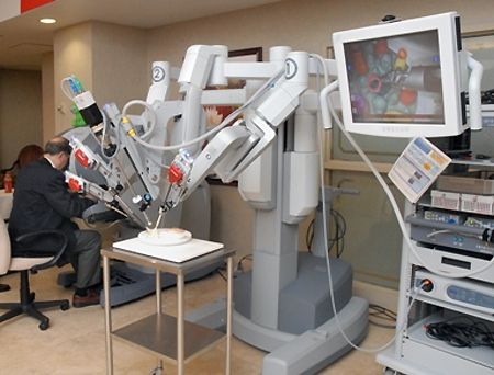 Американские медики привезли в Новосибирск робота-хирурга