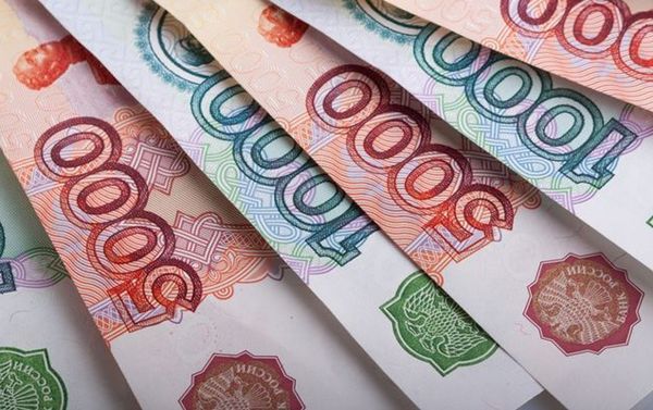 Новосибирский поставщик одежды из Гонконга попался на выводе за рубеж 16 млн рублей