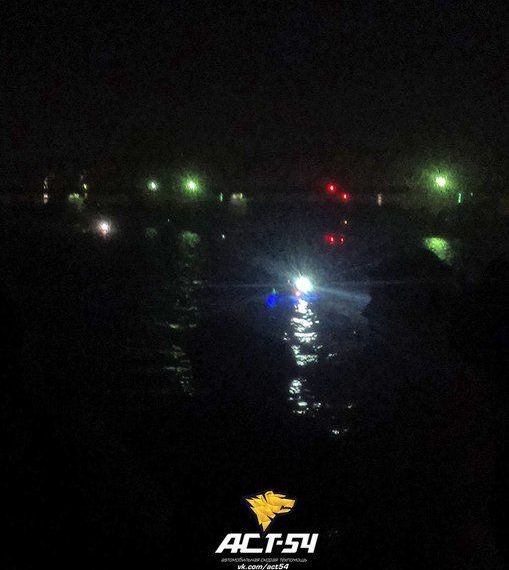Лодка с людьми перевернулась в Новосибирске во время салюта Победы