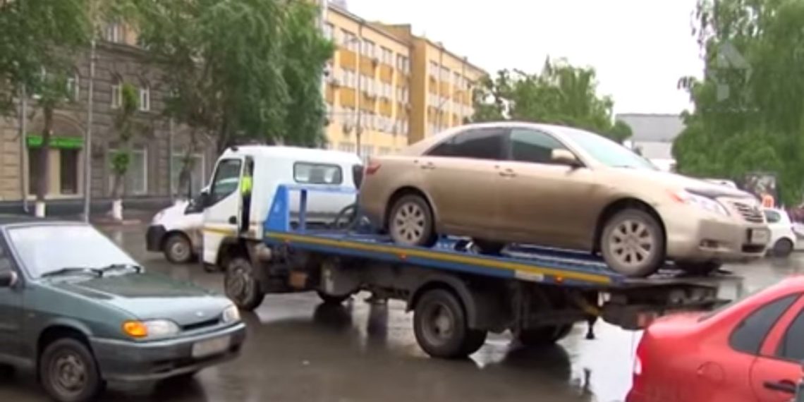 Автовладельцы смогут забирать свои машины до того, как эвакуатор увезет их на штрафстоянку