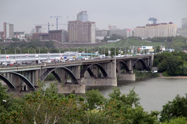 Ремонт Октябрьского моста должен завершиться в ближайшие две недели