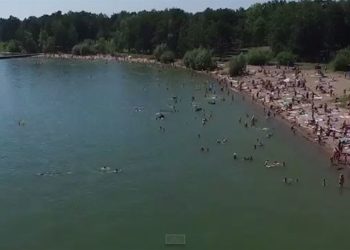 Новосибирец, запечатлевший на видео Бугринский мост с высоты 300 метров, снял новый ролик о пляжной жизни горожан (видео)