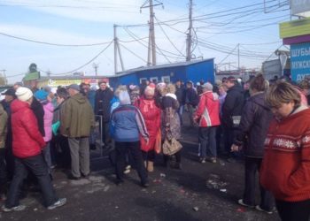 Стихийный протест устроили торговцы Гусинобродской барахолки