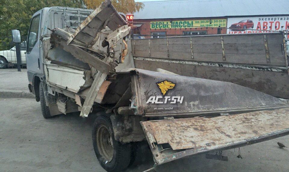 Водитель иномарки погиб в ДТП на Гусинобродском шоссе в Новосибирске