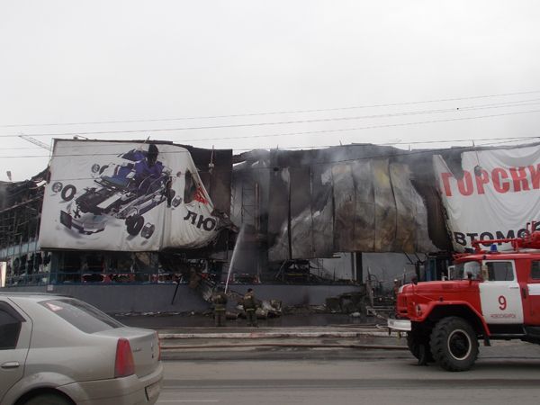 Авторынок «Горский» полностью сгорел в Новосибирске (фото, видео)