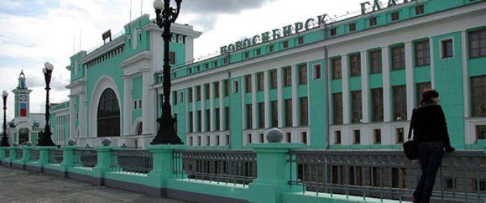 На вокзале Новосибирск-Главный были открыты мемориальные доски в честь пребывания в Новосибирске руководителей КНДР