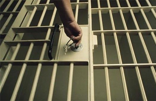 Наркополицейский из Новосибирска оштрафован на 420 млн рублей за взятку