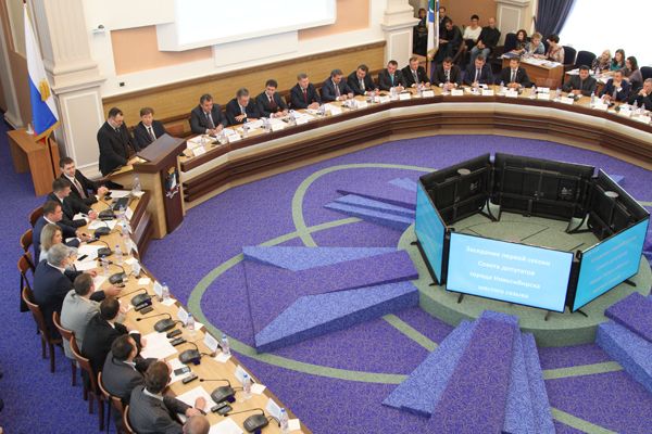 Бюджет с миллиардным дефицитом утвердили депутаты Новосибирска