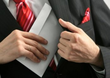 Прокуратура обязала бывшего железнодорожника вернуть взятку в пользу государства