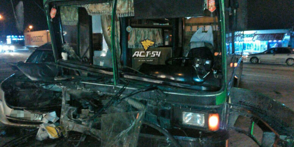 Беременная женщина пострадала в аварии с участием автобуса и «Фольксвагена»