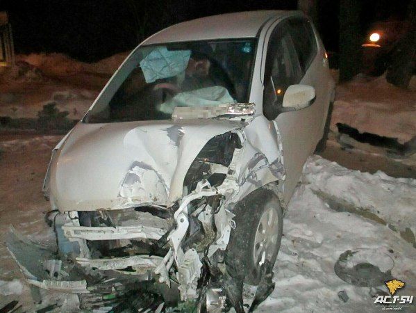 Пьяная девушка на «Сузуки» протаранила «Тойоту» с трезвой девушкой в Новосибирске