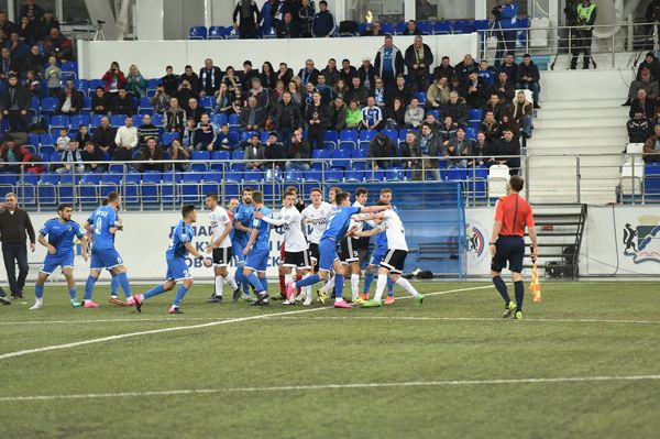 Футболисты «Сибири» и «Торпедо» устроили массовую драку в Новосибирске