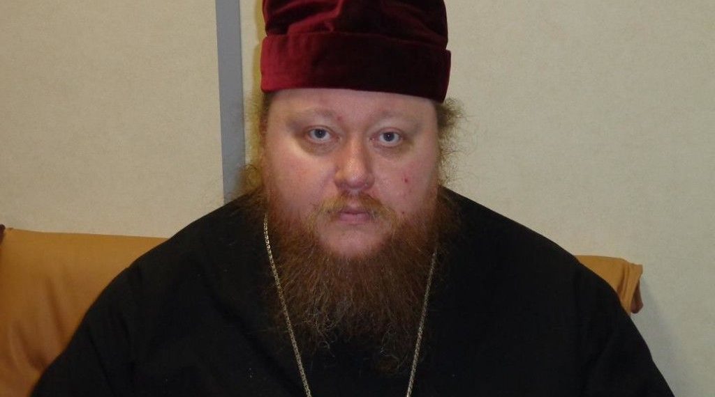 Подравшийся у новосибирского ТЦ игумен без сана ехал освящать реабилитационный центр