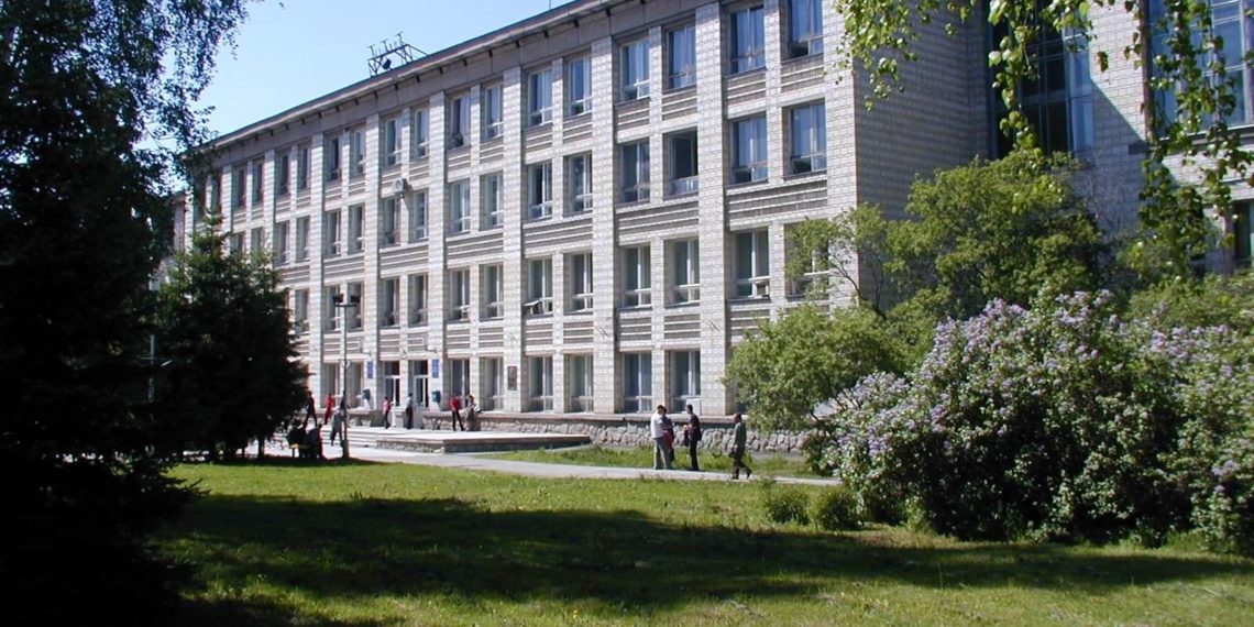 Правоведам НГУ к ликвидации юрфака предложили отнестись философски