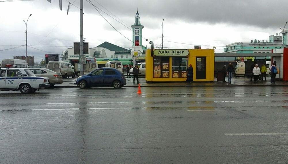 7-летнюю  девочку на глазах у матери сбила автоледи на иномарке в Новосибирске