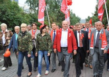 Зюганов «отправит» мэра Новосибирска в отпуск на время выборов в Госдуму