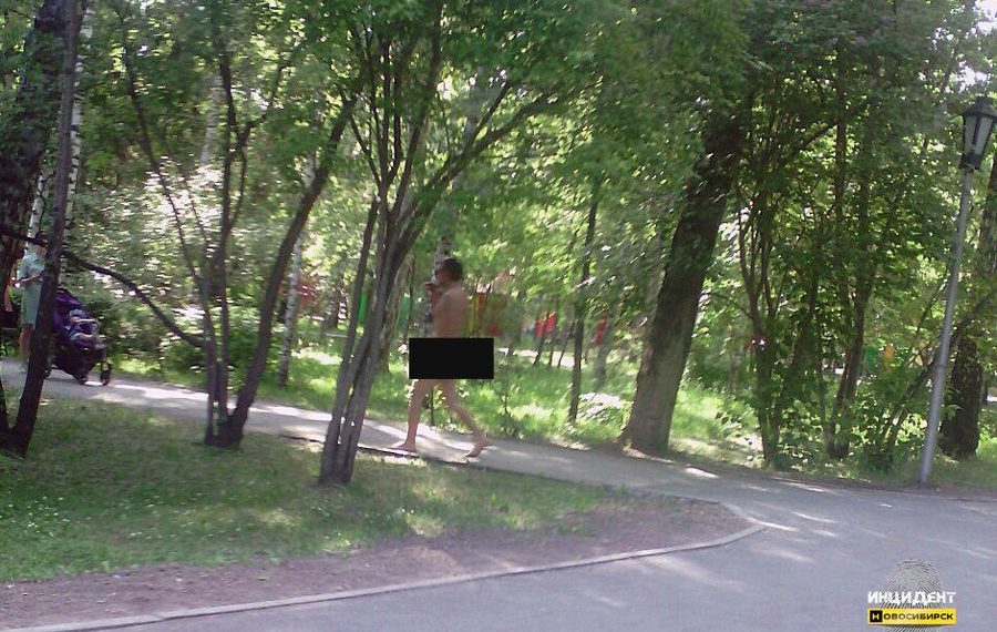 Голого мужчину задержали в центре Новосибирска