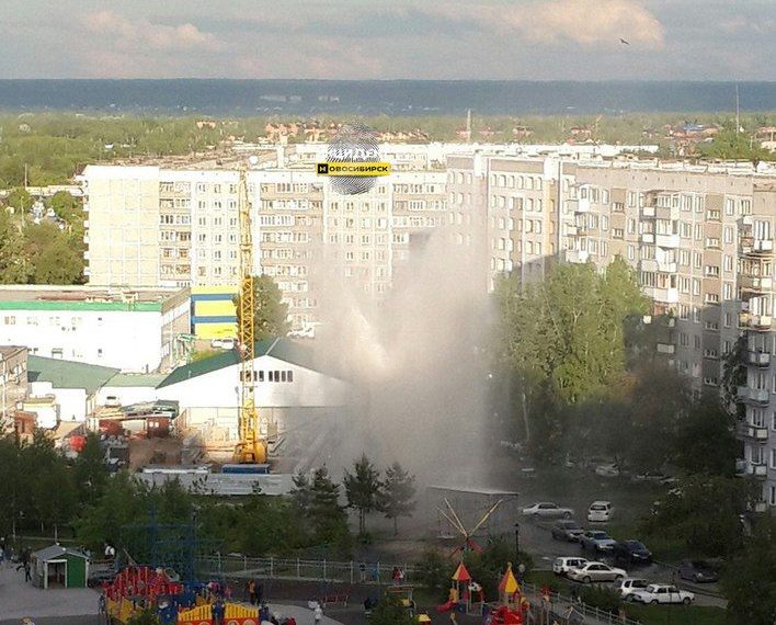 Коммунальный фонтан высотой в 7 этажей «освежил» новосибирцев