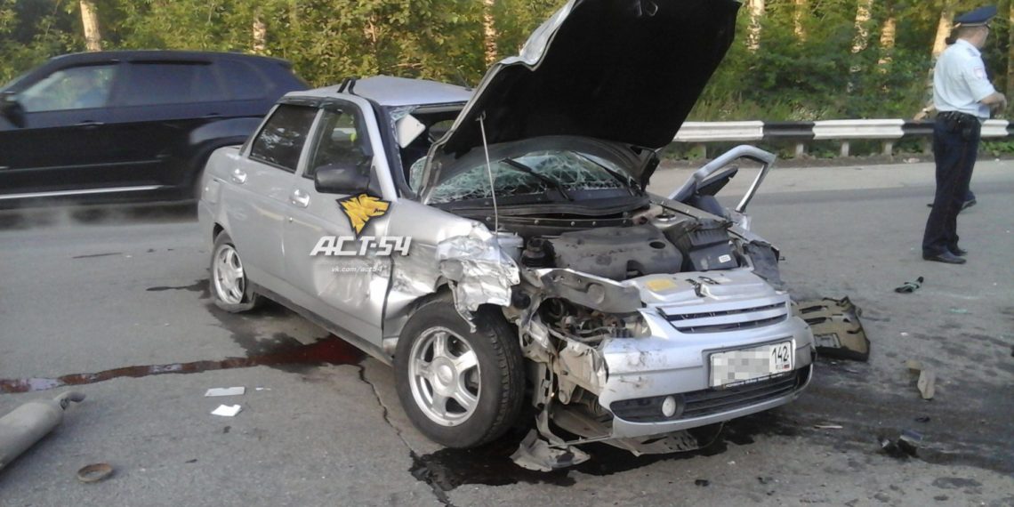 Мужчина скончался в результате столкновения «Лады» с иномаркой на Большевистской