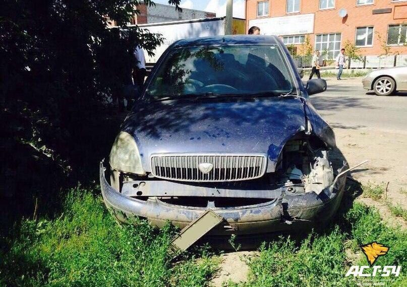 Новосибирец умер за рулем «Жигулей» и спровоцировал ДТП