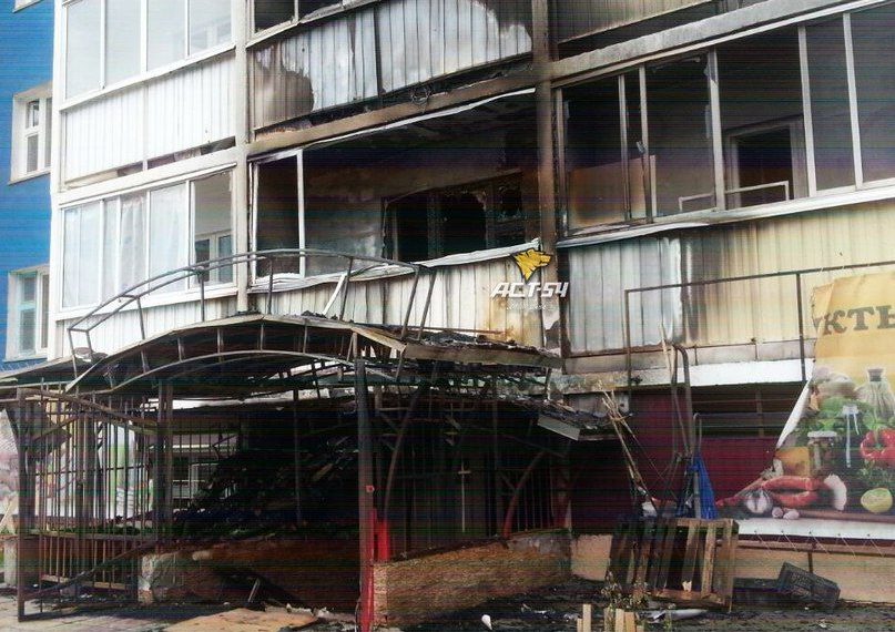 В жилом доме на Затулинке пожар охватил несколько квартир (фото)