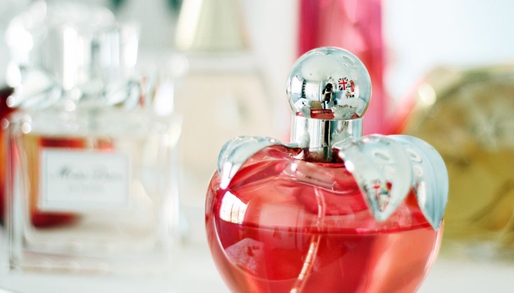 Мужчина хотел выпить и украл из магазина в Бердске дорогие духи