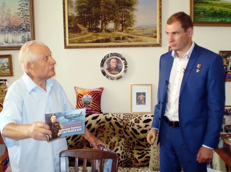 Вахта героев: равнение на старших