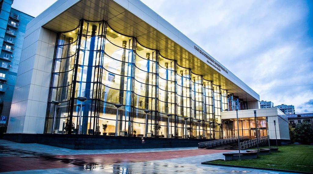 Альпинисты-верхолазы помогли сделать из Новосибирской филармонии зал мирового уровня