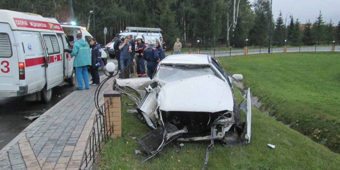 Виновник массового ДТП в Новосибирске угнал автомобиль у собутыльника перед аварией