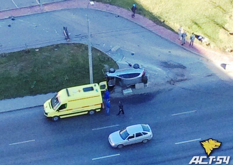 «Ниссан» перевернулся, протараненный «Фордом» в Новосибирске