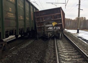 Вагон с углем, сошедший с рельсов в Новосибирской области, задержал электричку до Новокузнецка