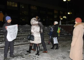 Новосибирские НОДовцы пикетировали ДКЖ из-за выступления Константина Райкина