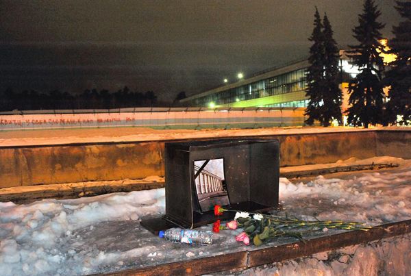 Надгробие Дома спорта появилось у стройплощадки на Богдана Хмельницкого в Новосибирске