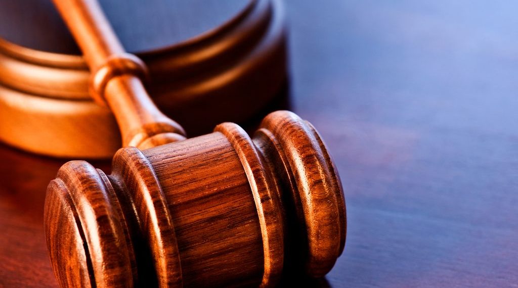 Экс-полицейский заплатит государству 400 тысяч рублей за произвол в отношении новосибирца