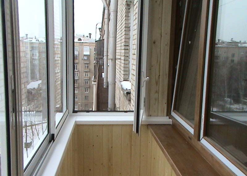 Полуторагодовалая дочь заперла мать на балконе в Новосибирске