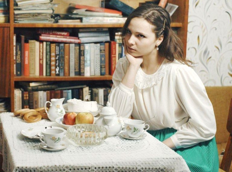 Красавицы-скрипачки из Новосибирска сняли клип про любовь и комсомол (видео)