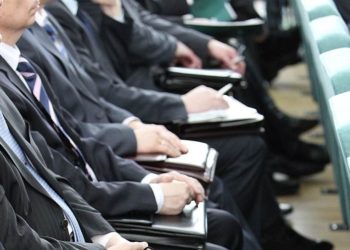 Зарплата новосибирских чиновников федеральных ведомств в 2016 году выросла на 4%