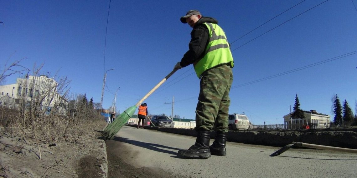 Городецкий призвал глав районов и городов НСО до конца недели убрать пыль и грязь с улиц