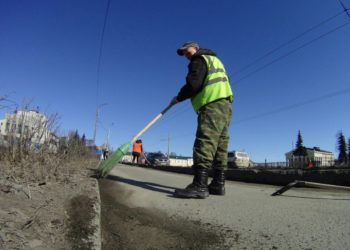 Городецкий призвал глав районов и городов НСО до конца недели убрать пыль и грязь с улиц