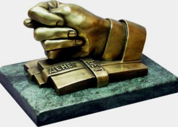 Невыплаченную строителям зарплату в 9,7 миллионов руководство новосибирского СМУ тратило по своему усмотрению