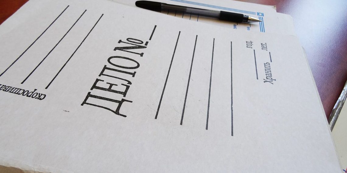 Вор-рецидивист порвал материалы дела в суде Советского района Новосибирска