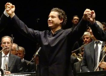 Кехман «принял» в новосибирский оперный главного приглашенного дирижера