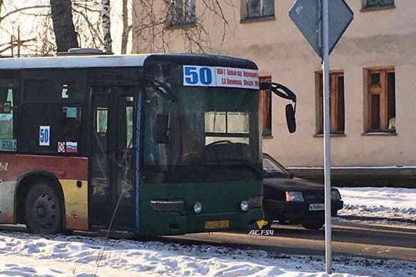 Новосибирская пенсионерка погибла под колесами автобуса