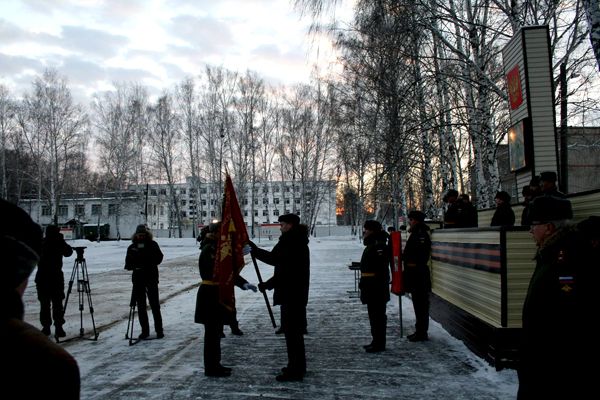 Врио губернатора Андрей Травников посетил поселок Гвардейский и поздравил ракетчиков с праздником