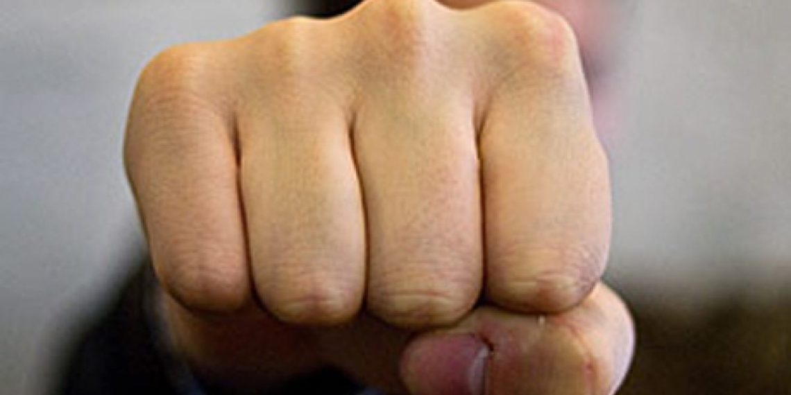 Новосибирский подросток избил инспектора по делам несовершеннолетних