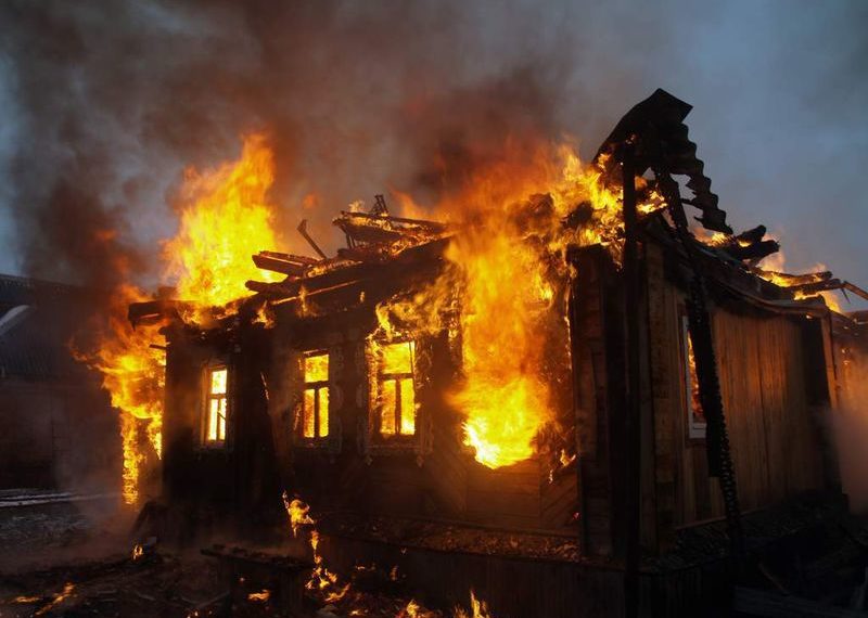 Пятеро детей погибли при пожаре в Новосибирской области