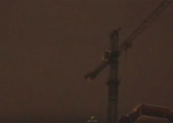 В Новосибирске рабочий «ПТК-30», требующий зарплату, ночевал в кабине строительного крана