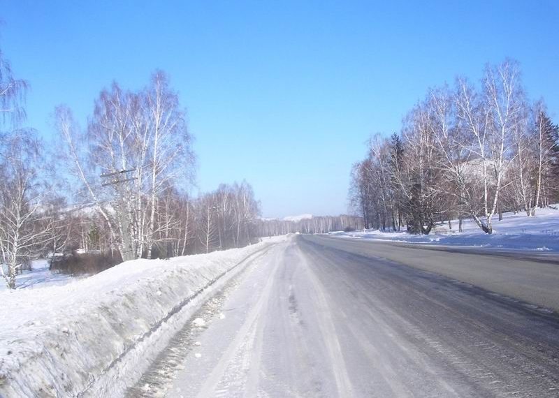 Новосибирец съехал в кювет на федеральной трассе под Искитимом, мужчину нашли гаишники